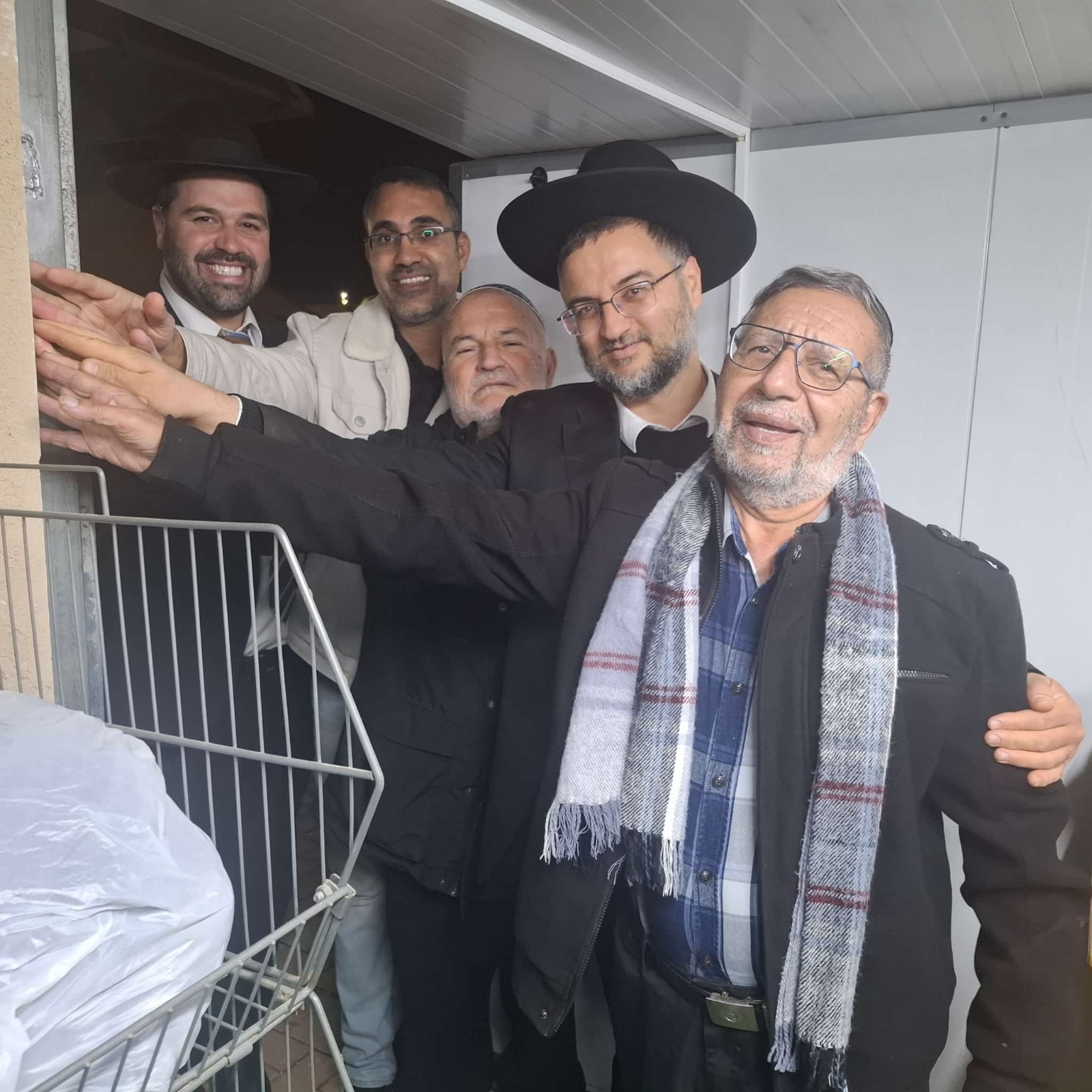 מעמד קביעת המזוזה בגמ''ח